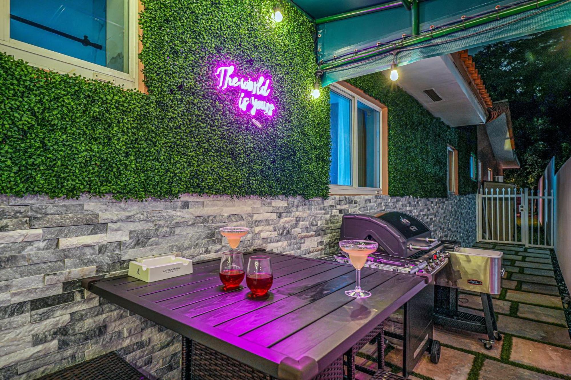 Vacay Spot Happy Escape 15 Min Beach Massage Shower Prime Loc! 6 Blocks Away From Bars, Nite Clubs, Res, Shops Μαϊάμι Εξωτερικό φωτογραφία