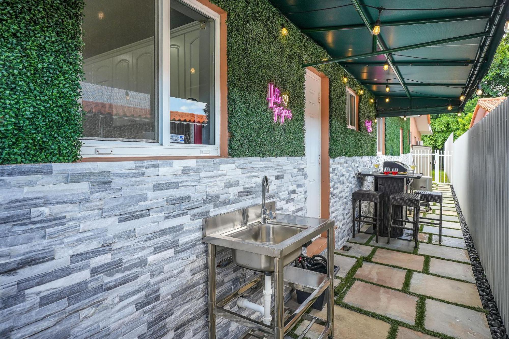 Vacay Spot Happy Escape 15 Min Beach Massage Shower Prime Loc! 6 Blocks Away From Bars, Nite Clubs, Res, Shops Μαϊάμι Εξωτερικό φωτογραφία